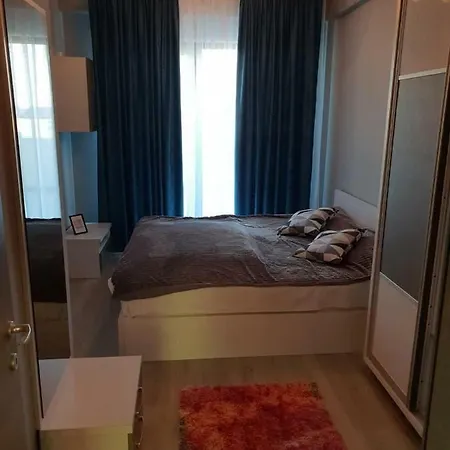 Reyna Apt Mamaia Nord アパート *