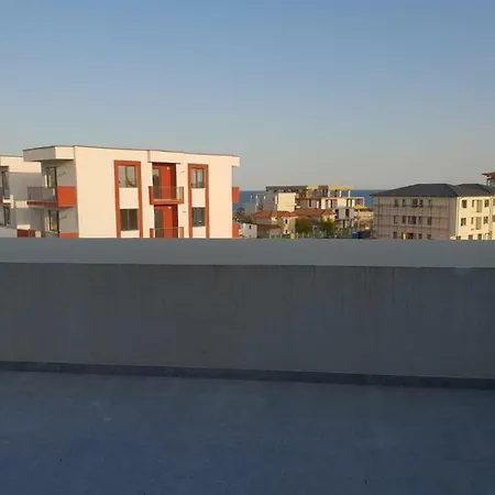 Reyna Apt Mamaia Nord アパート
