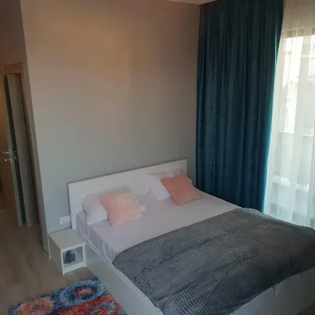 Reyna Apt Mamaia Nord アパート