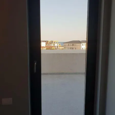 Reyna Apt Mamaia Nord *